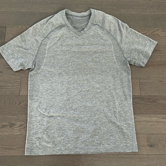 Lululemon V-neck Metal Vent Tech Short Sleeve V 2.0 - Picture 1 of 5